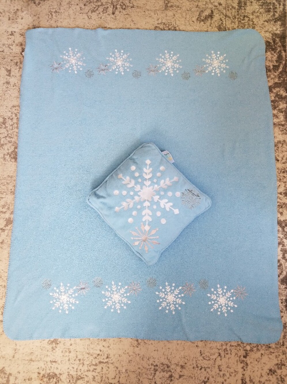 Martha Stewart Everyday Blue Snowflake Pillow & Blanket Set Fleece Blanket